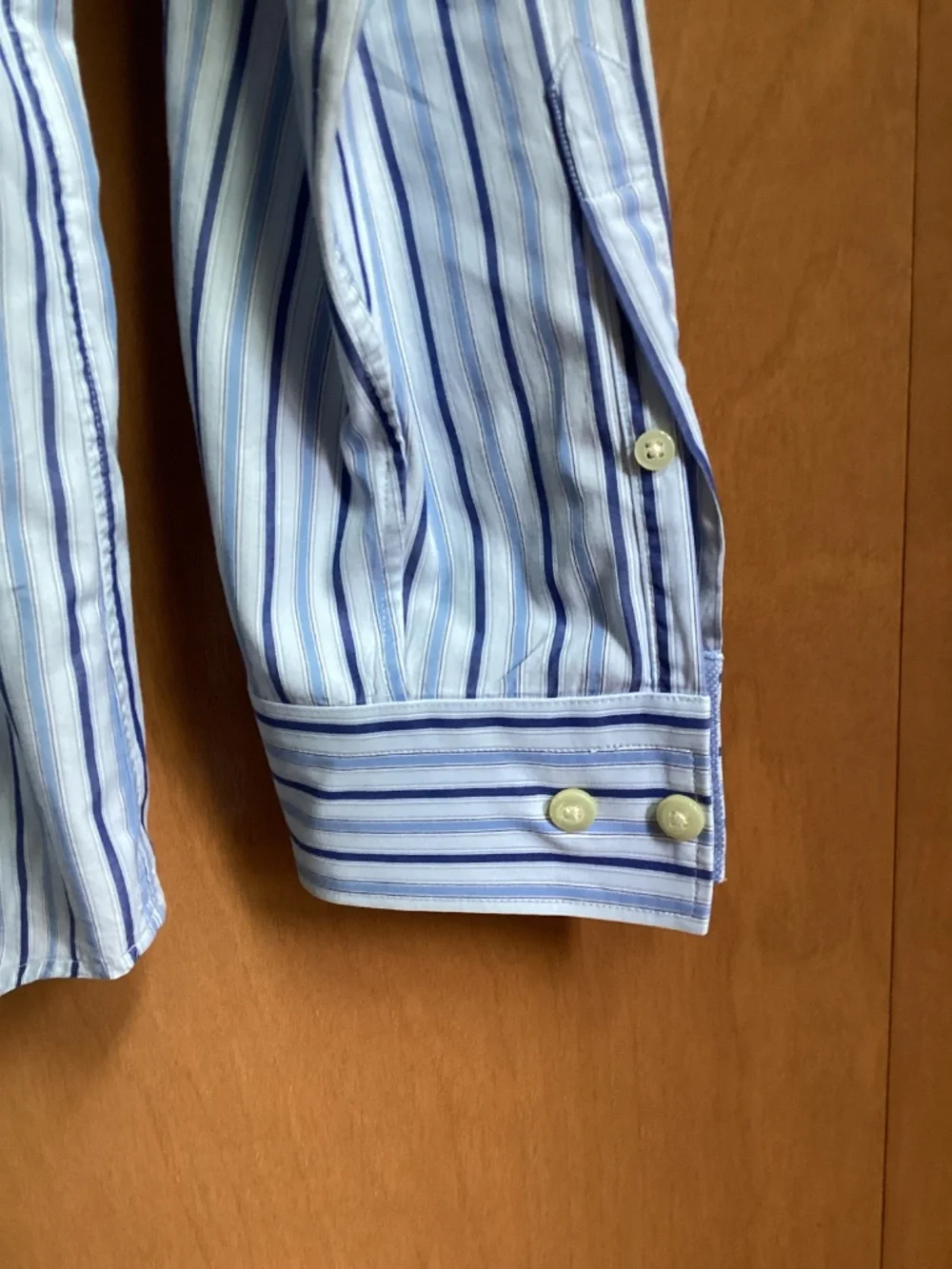 Banana Republic “Woven in Italy” men’s dress shirt 15-15.5 blue stripe